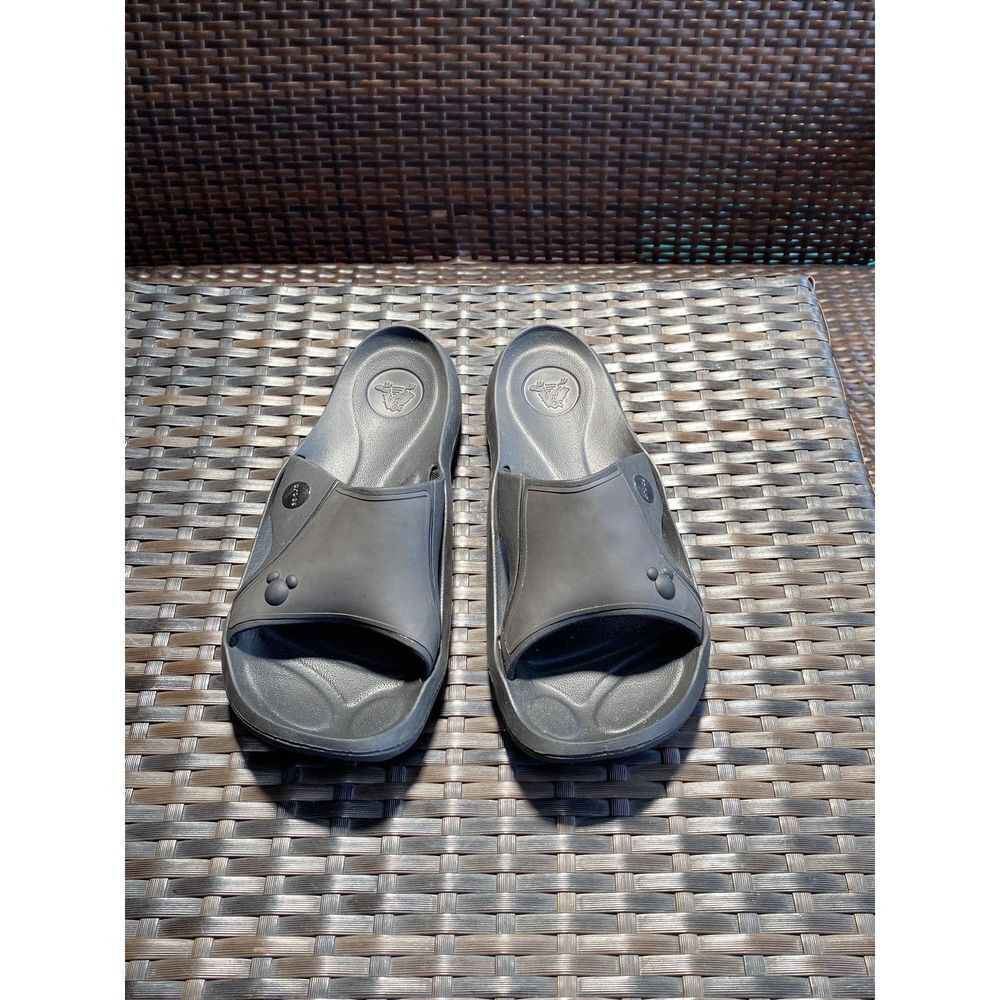 Crocs Disney Mens size 9